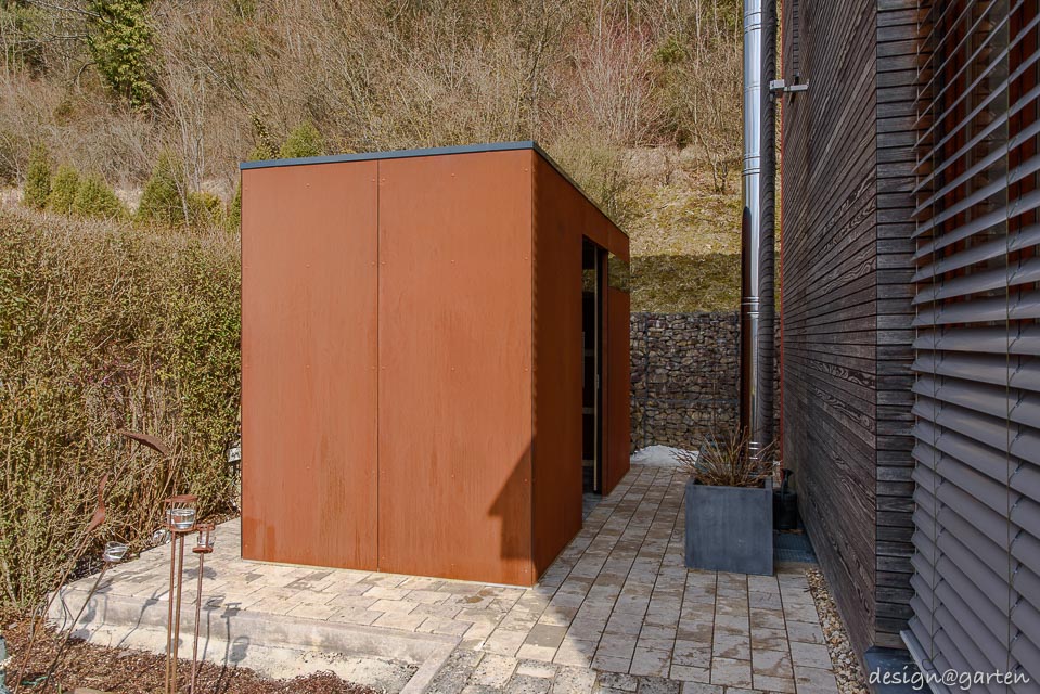 Une esthétique intemporelle dans le jardin : l'abri de jardin moderne en acier Corten