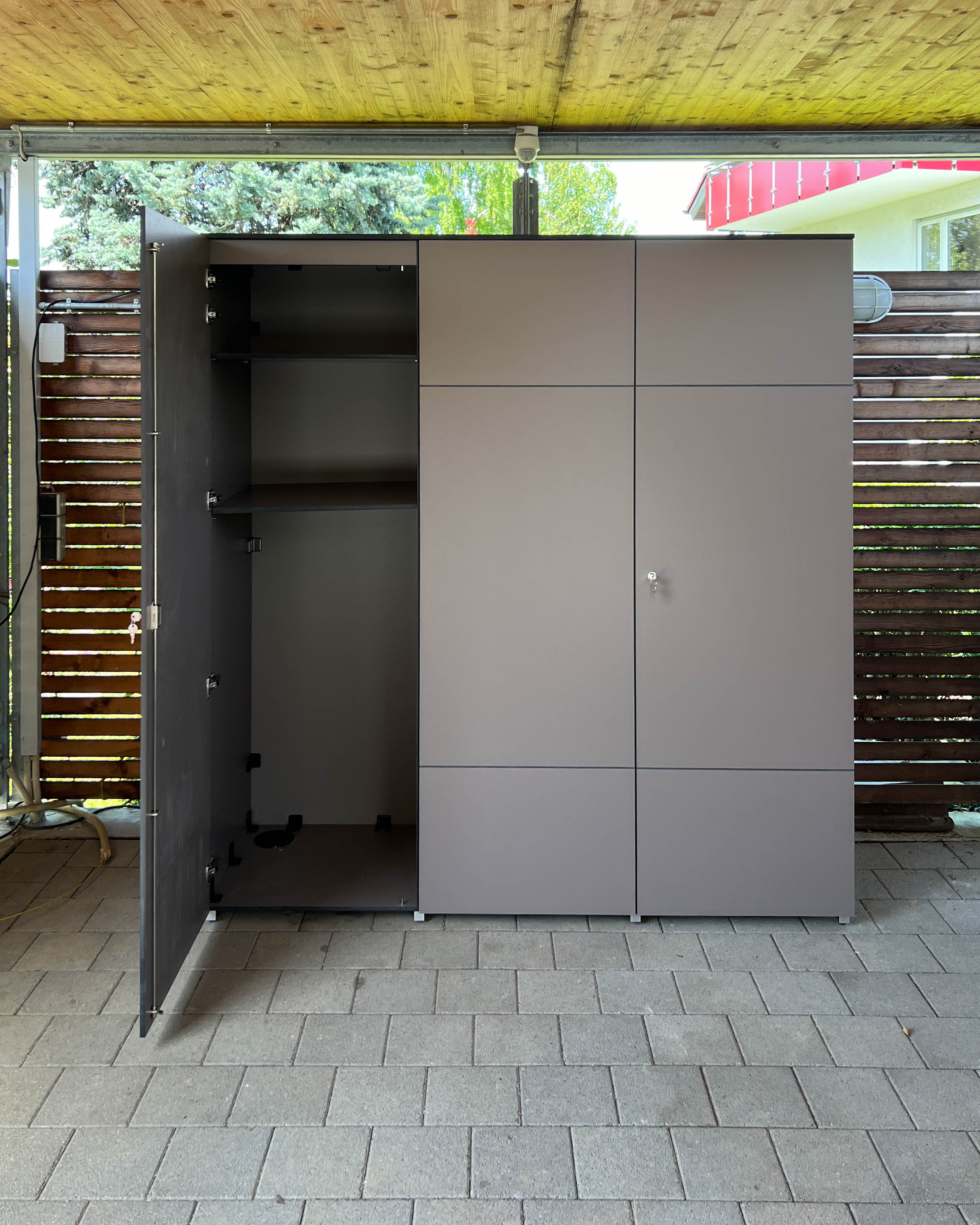 Armoire haute pour la terrasse
