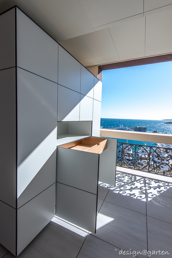 Solutions de rangement exclusives pour les environnements maritimes : armoires hautes sur mesure