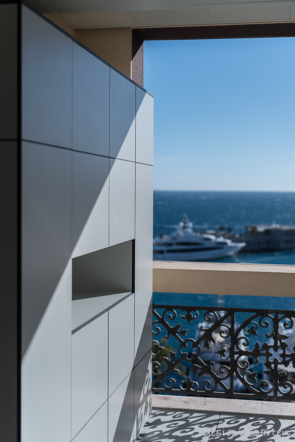 Solutions de rangement exclusives pour les environnements maritimes : armoires hautes sur mesure