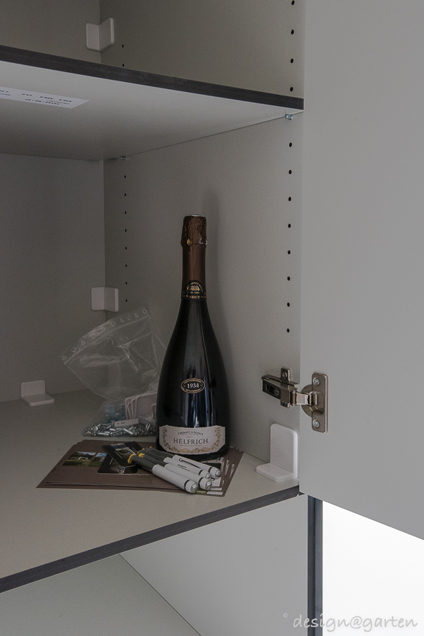 Solutions de rangement exclusives pour les environnements maritimes : armoires hautes sur mesure