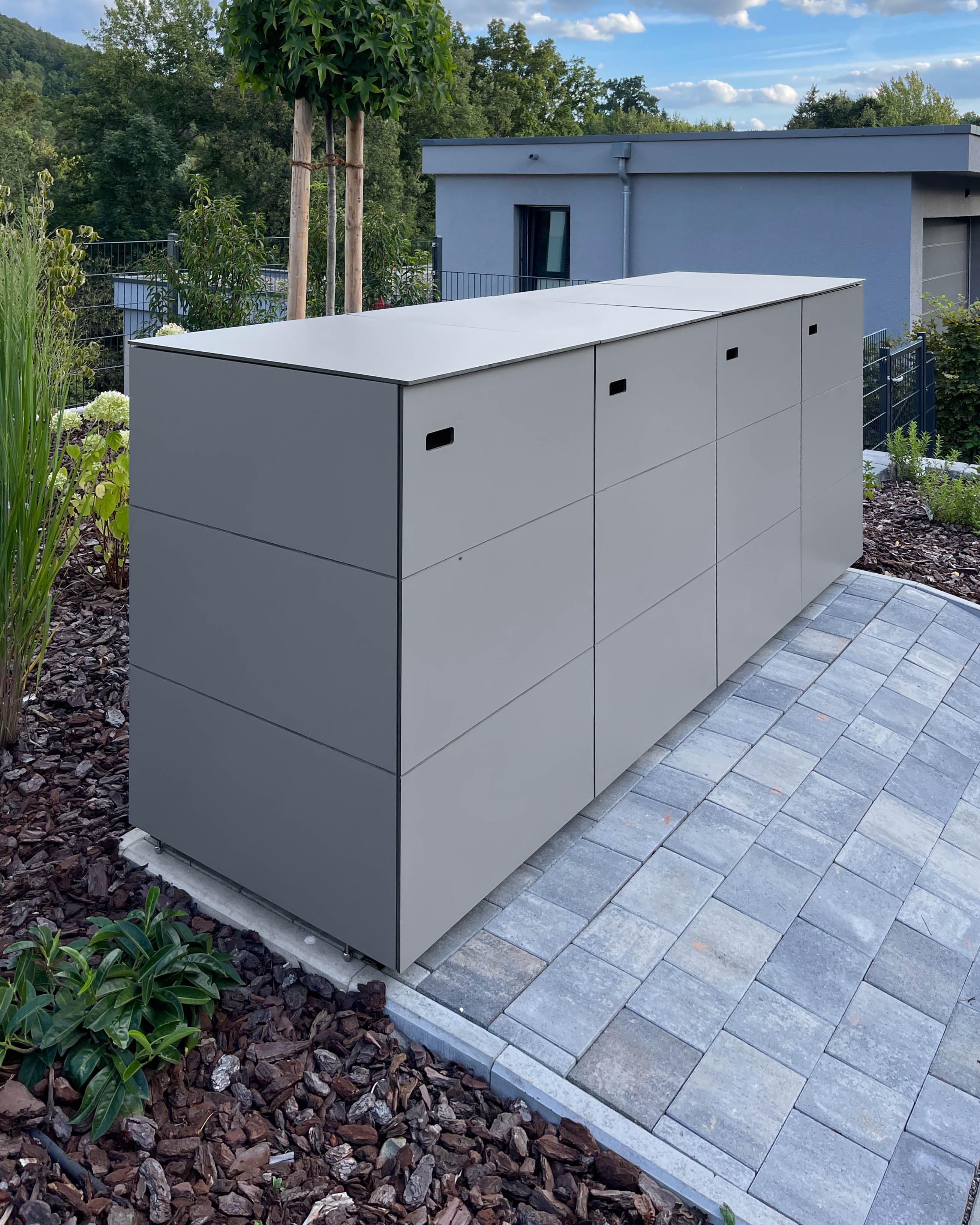 Abri à poubelles minimaliste