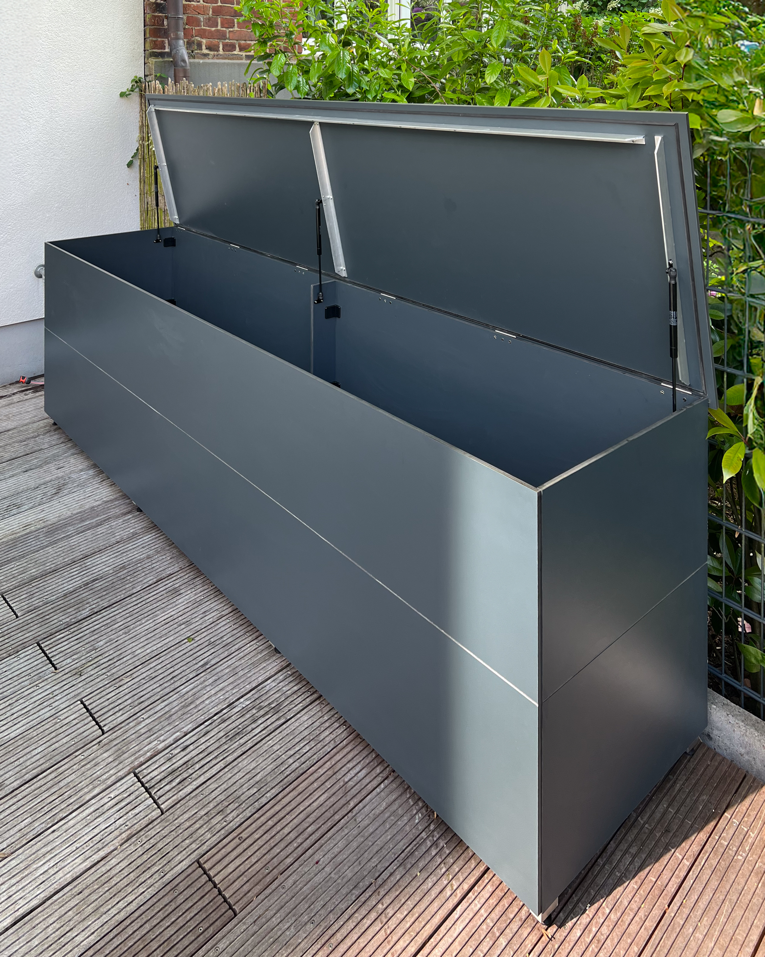 Coffre sur mesure en anthracite