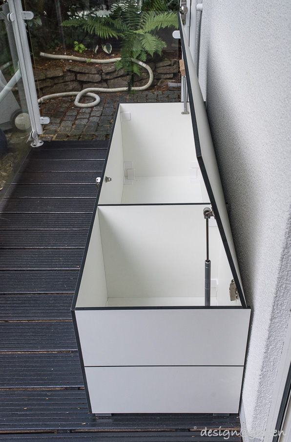 Doppio vantaggio in piscina: il box da giardino con funzione seduta