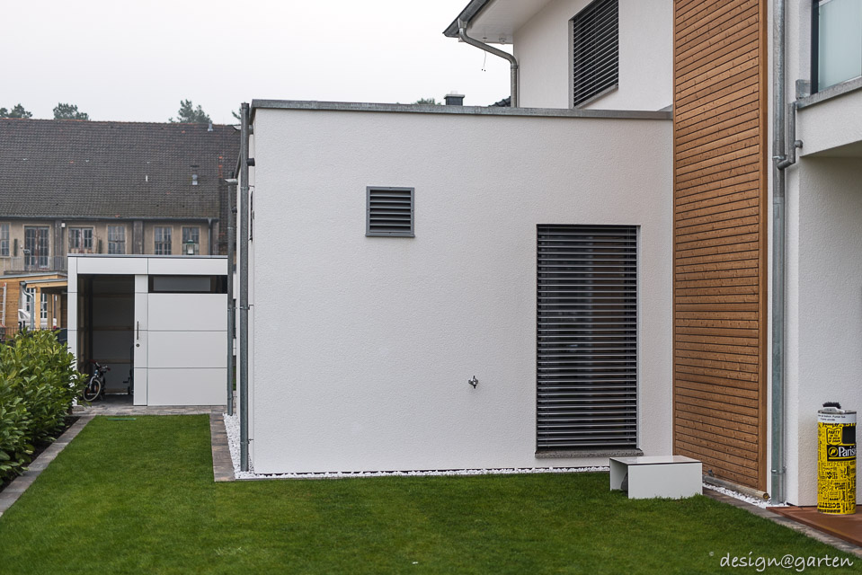 Divisione funzionale del terreno: la moderna casetta da giardino con tetto piano