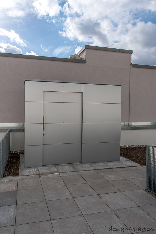 Utilizzo innovativo dello spazio: deposito urbano sulla terrazza sul tetto