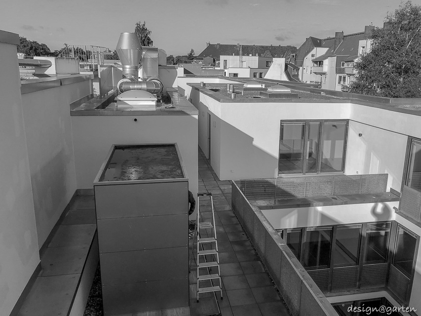 Utilizzo innovativo dello spazio: deposito urbano sulla terrazza sul tetto