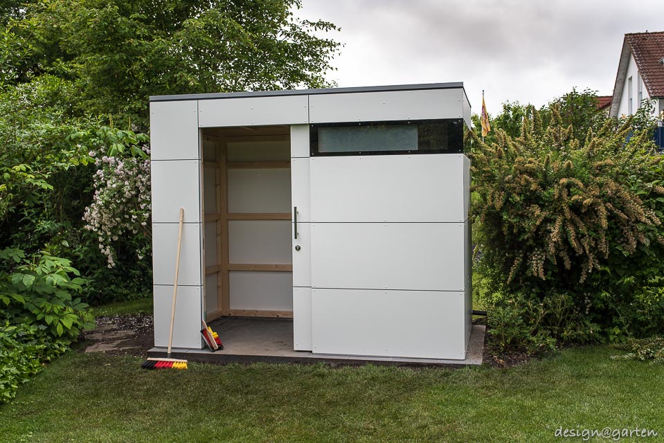 Leggerezza architettonica in giardino: il moderno gazebo con tetto piano