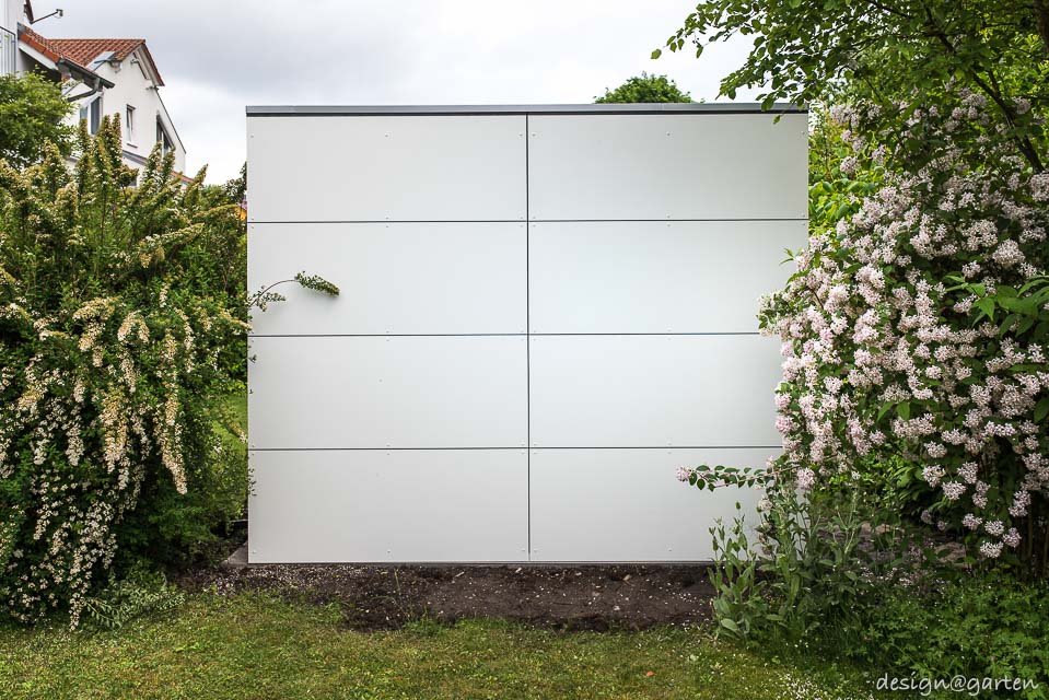 Leggerezza architettonica in giardino: il moderno gazebo con tetto piano