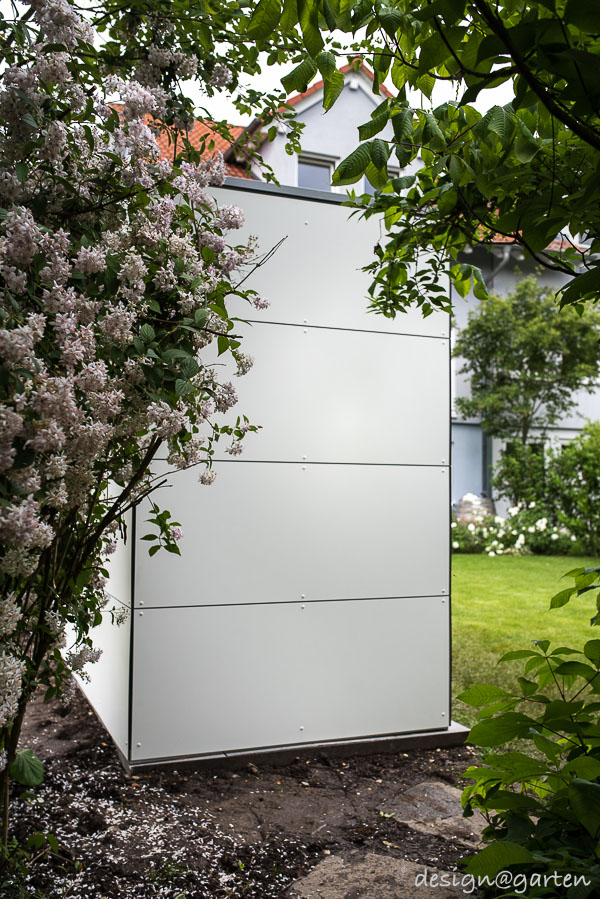 Leggerezza architettonica in giardino: il moderno gazebo con tetto piano