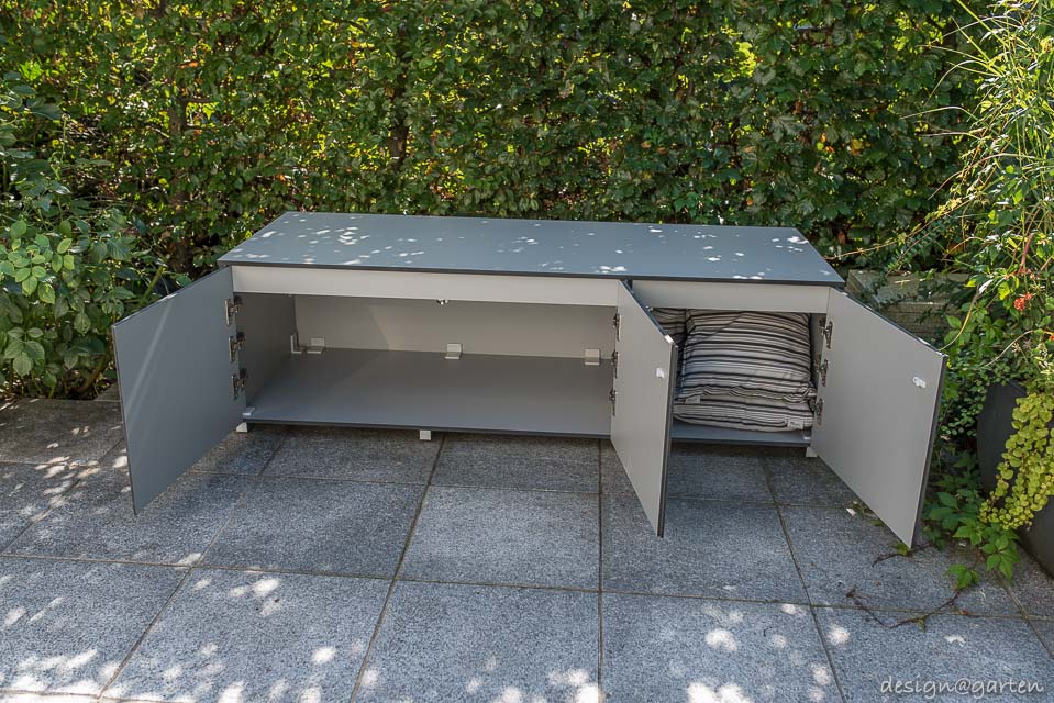 Il duo perfetto per la terrazza: soluzione su misura per lo spazio di stoccaggio e le sedute