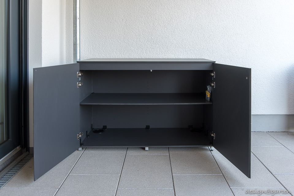 Ordine elegante: credenza in HPL per la terrazza