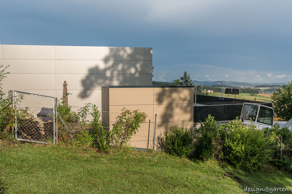 Perfetta armonia delle facciate a Linz: un capanno per attrezzi progettato da architetti per soddisfare le esigenze più elevate