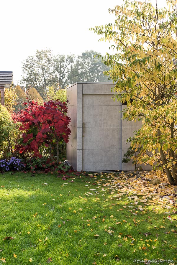 Minimalismo senza tempo: la moderna casetta da giardino dall'elegante effetto cemento