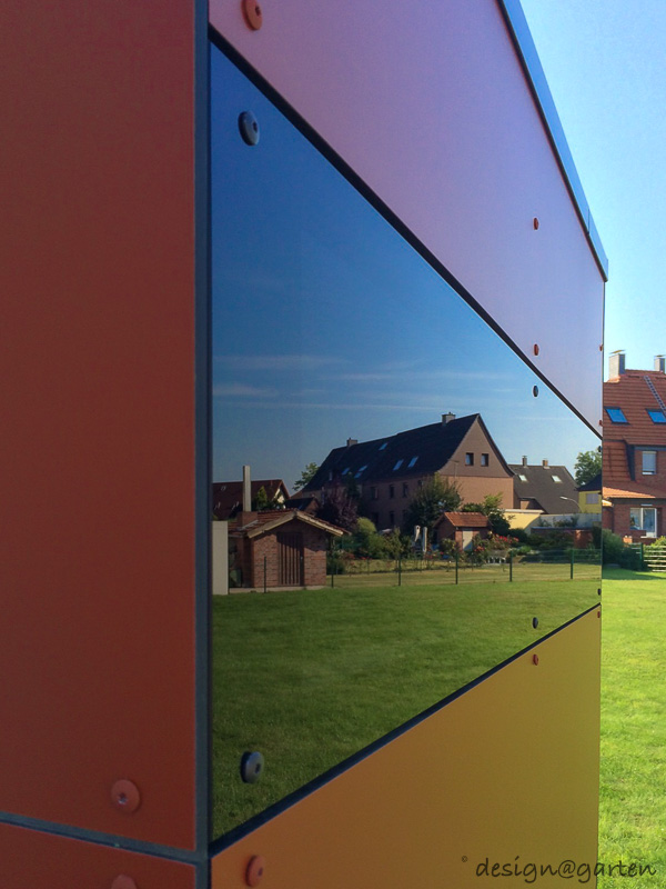 Realizzazione su misura personalizzata a Castrop-Rauxel: ripostiglio di design per confini di proprietà inclinati