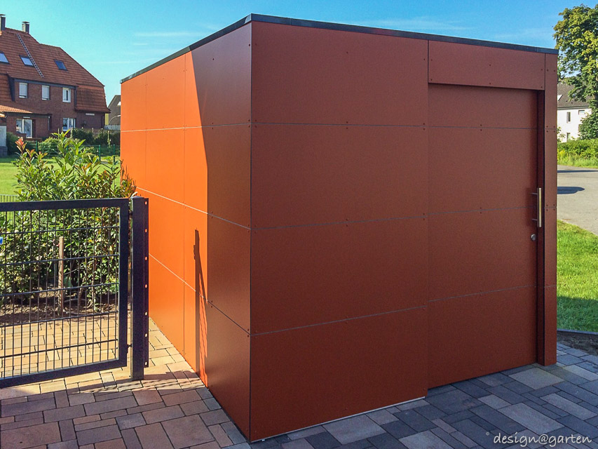 Realizzazione su misura personalizzata a Castrop-Rauxel: ripostiglio di design per confini di proprietà inclinati