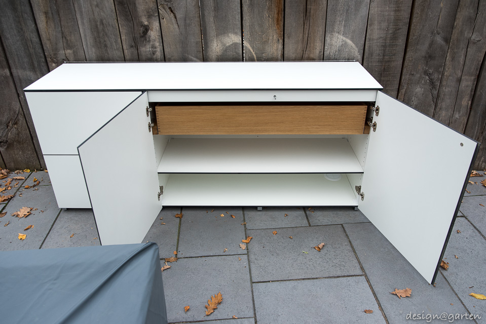 Soluzione personalizzata per lo spazio contenitivo a Eltville am Rhein: credenza su misura