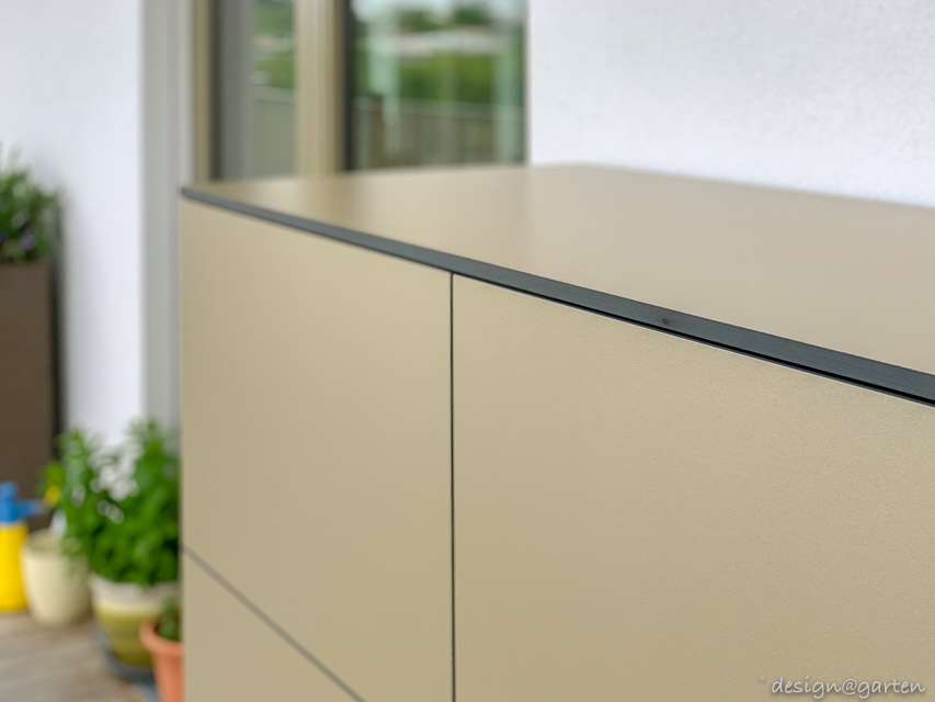 Alloggiamento tecnico su misura sul balcone a Vienna