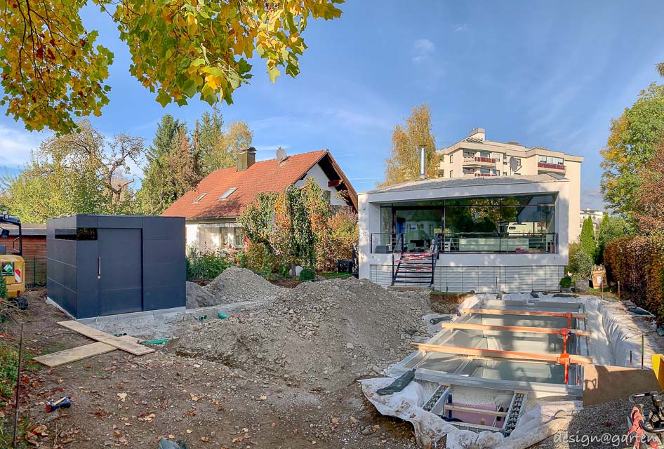 Moderna pool house con tetto piano come cuore tecnico a Landsberg am Lech