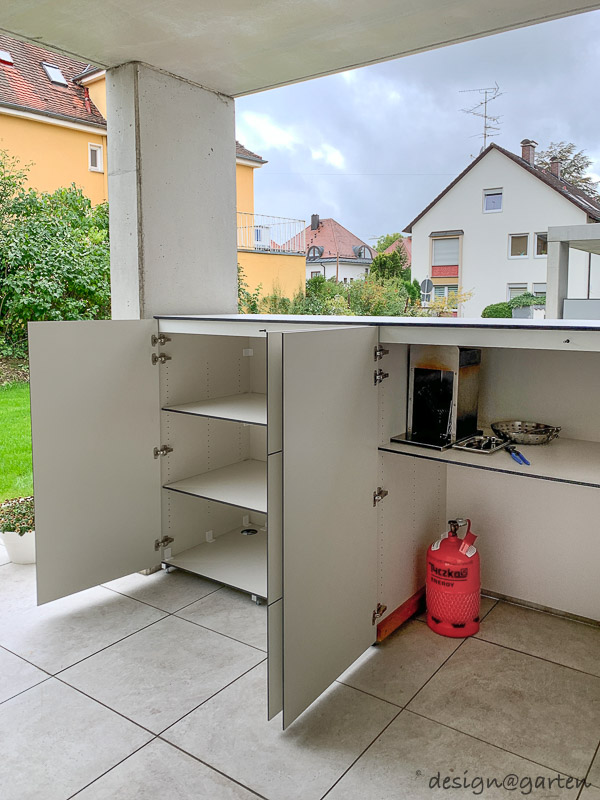 Armadio barbecue resistente alle intemperie per la terrazza come soluzione combinata su misura