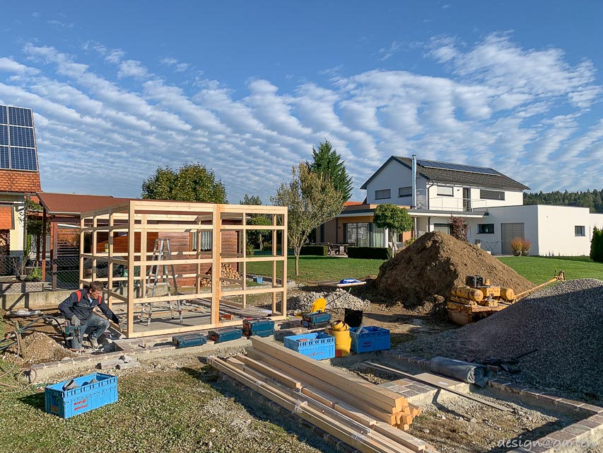 Casetta da giardino di design con tetto piano: uno spazio generoso e sorprendente