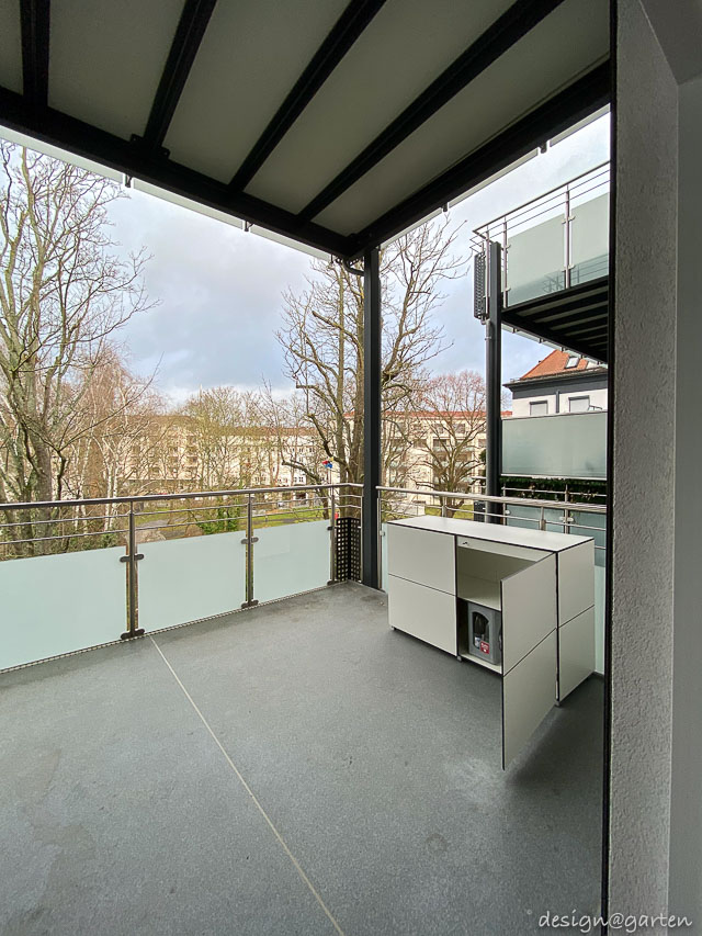 Armadio da balcone resistente alle intemperie, colore bianco