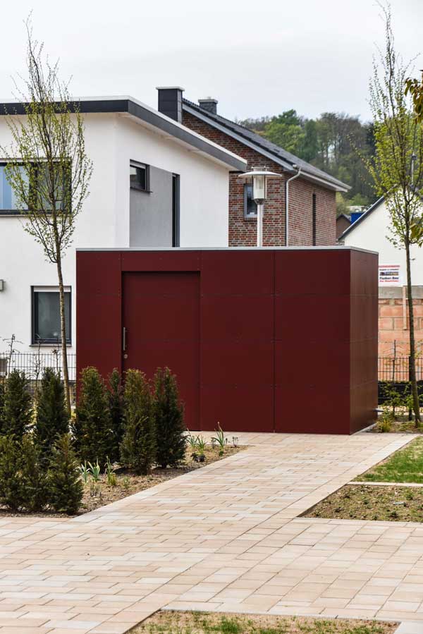 Colore con carattere: il moderno design dei contenitori per rifiuti per complessi residenziali