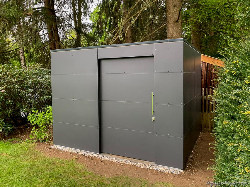 Confronto visibile della qualità: moderno contrasto dei materiali al confine della proprietà