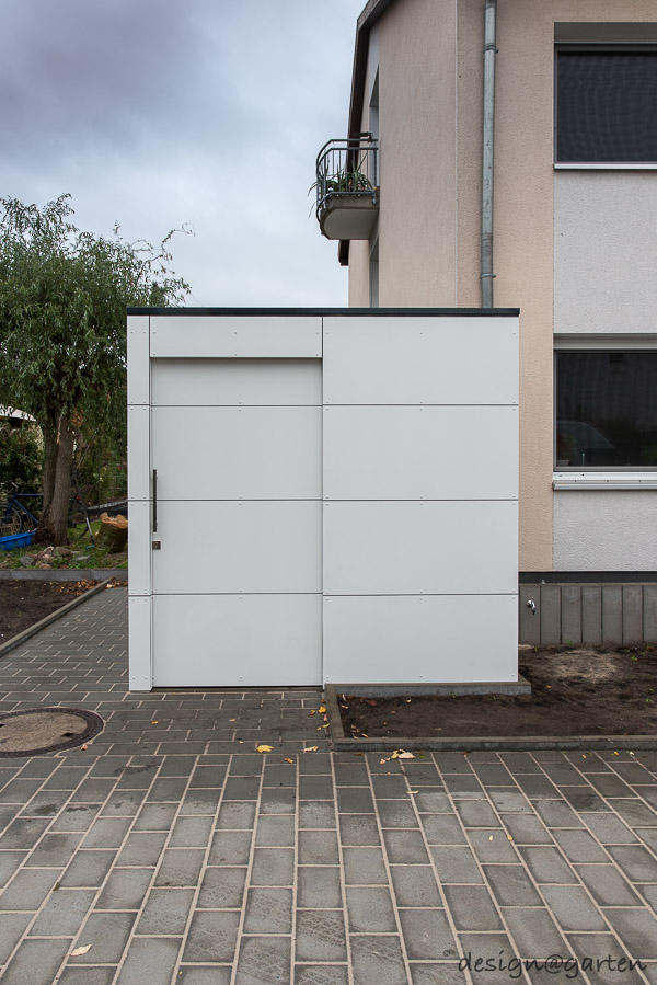 Logistica ottimale per le biciclette nel giardino di casa: riparo per biciclette salvaspazio con sistema