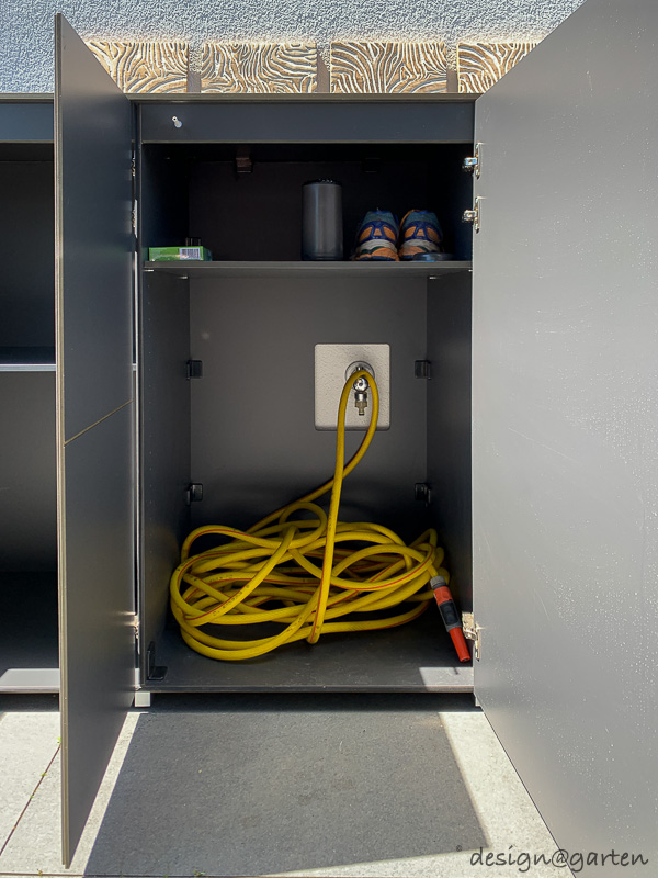 Integrazione intelligente dell'acqua e resistenza dei materiali: credenza su misura per una terrazza moderna