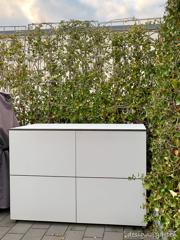 Armadio alto resistente alle intemperie su misura: volume elegante e design funzionale per il terrazzo