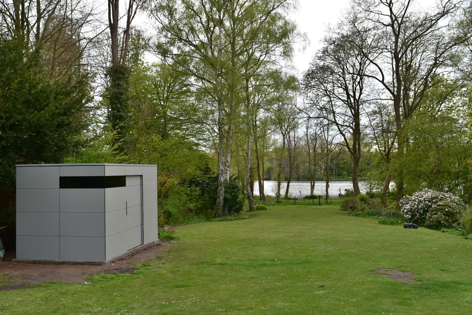 Cubo da giardino resistente alle intemperie: massima precisione e resistenza in prossimità dell'acqua