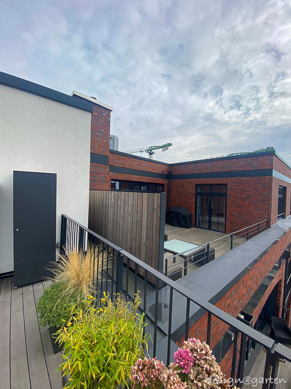 Armadio alto come soluzione durevole sulla terrazza sul tetto di Amburgo