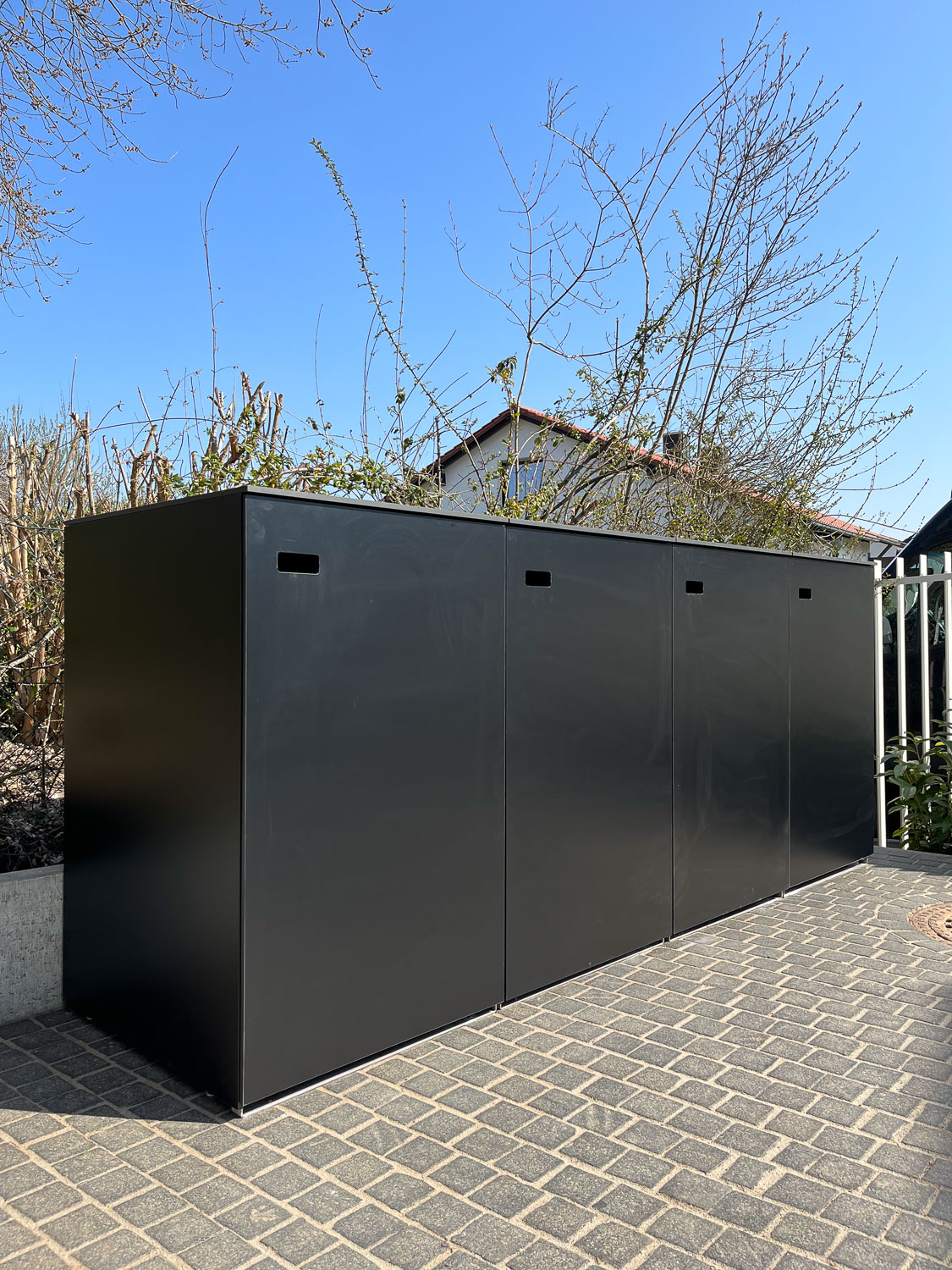 Box bidoni 4 posti moderno in HPL antracite resistente alle intemperie