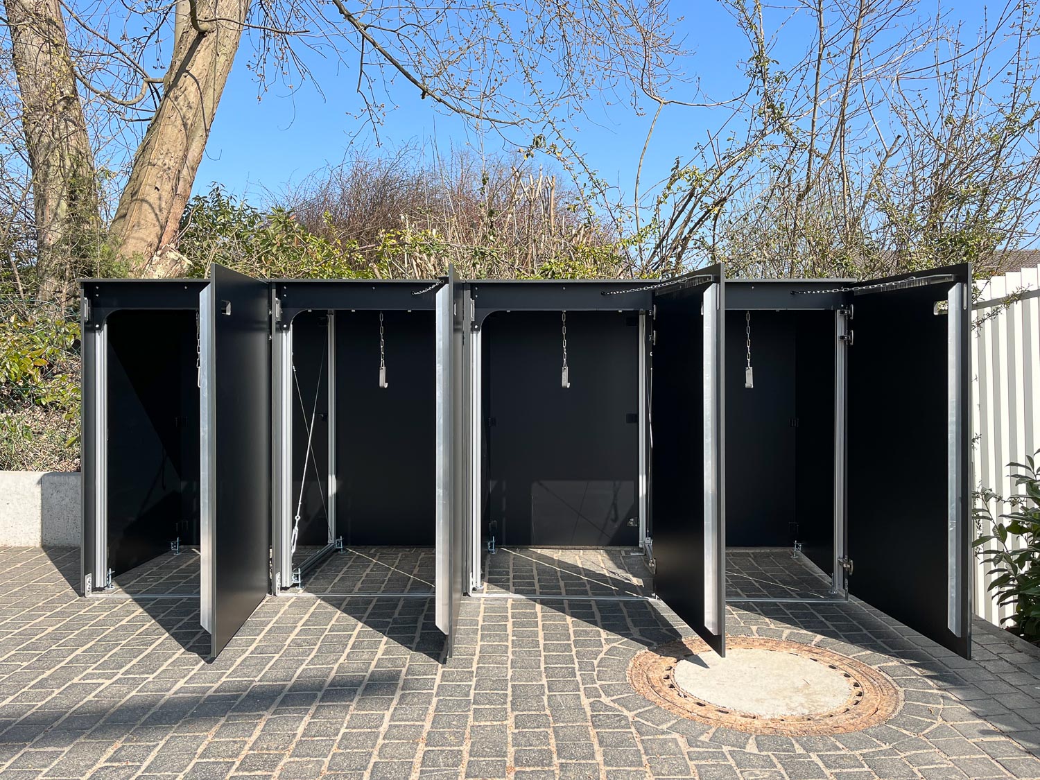Box bidoni 4 posti moderno in HPL antracite resistente alle intemperie