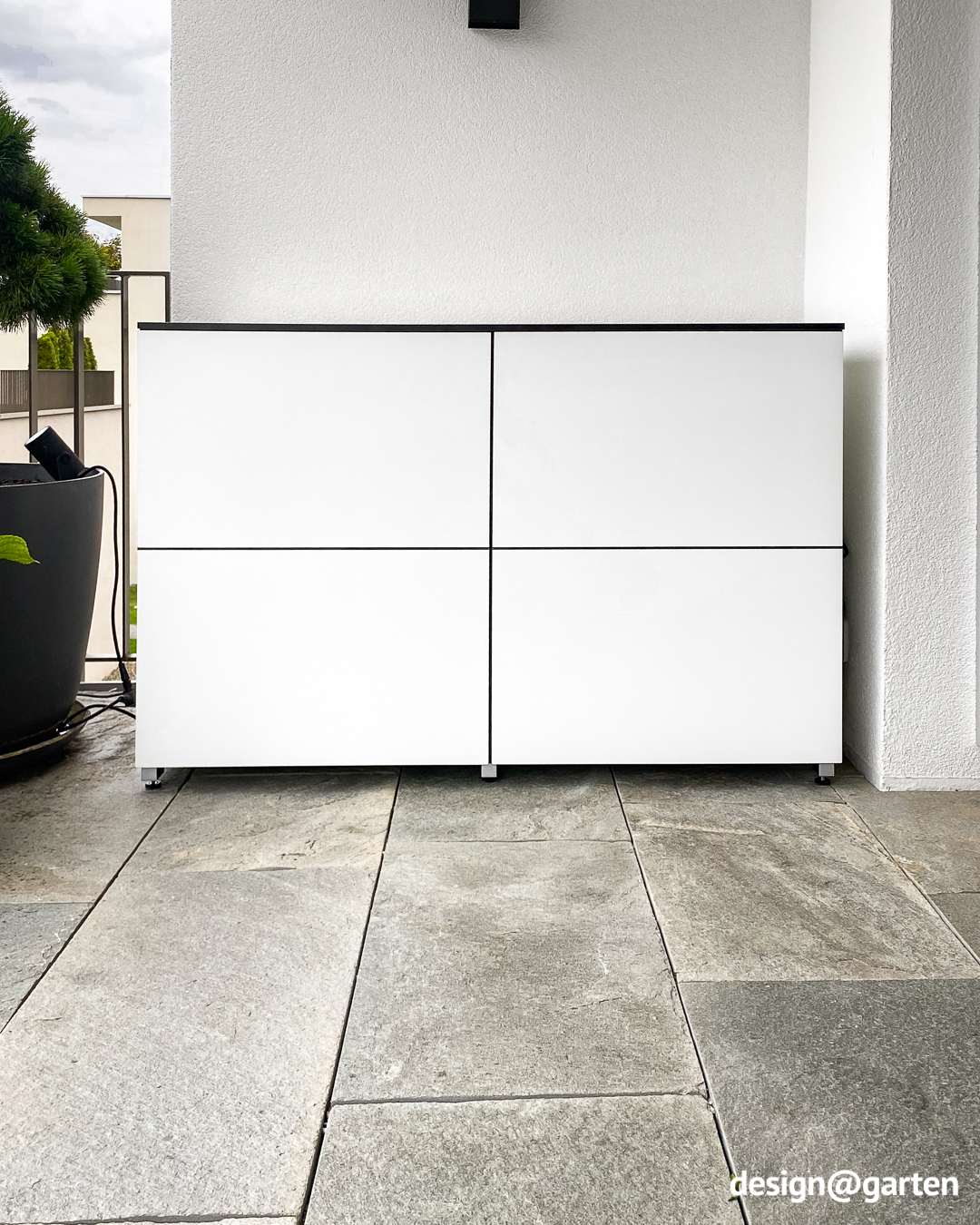 Credenza bianca – armadio da giardino resistente alle intemperie a Maiorca