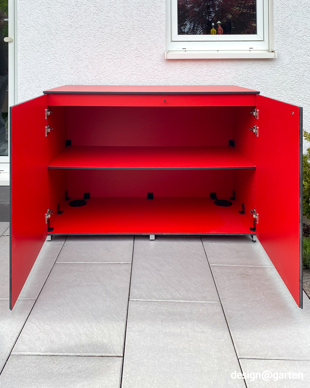 Credenza da esterno in colore rosso
