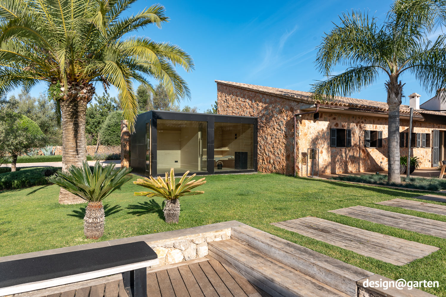 Sauna da giardino di design in HPL a Maiorca