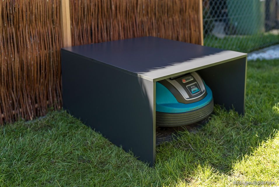 Contrasto elegante: il moderno capanno per attrezzi Cube