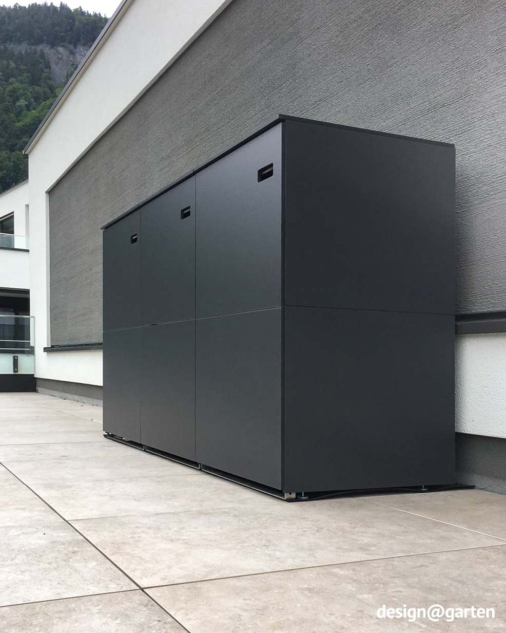 Box per bidoni della spazzatura in antracite sulla terrazza sul tetto