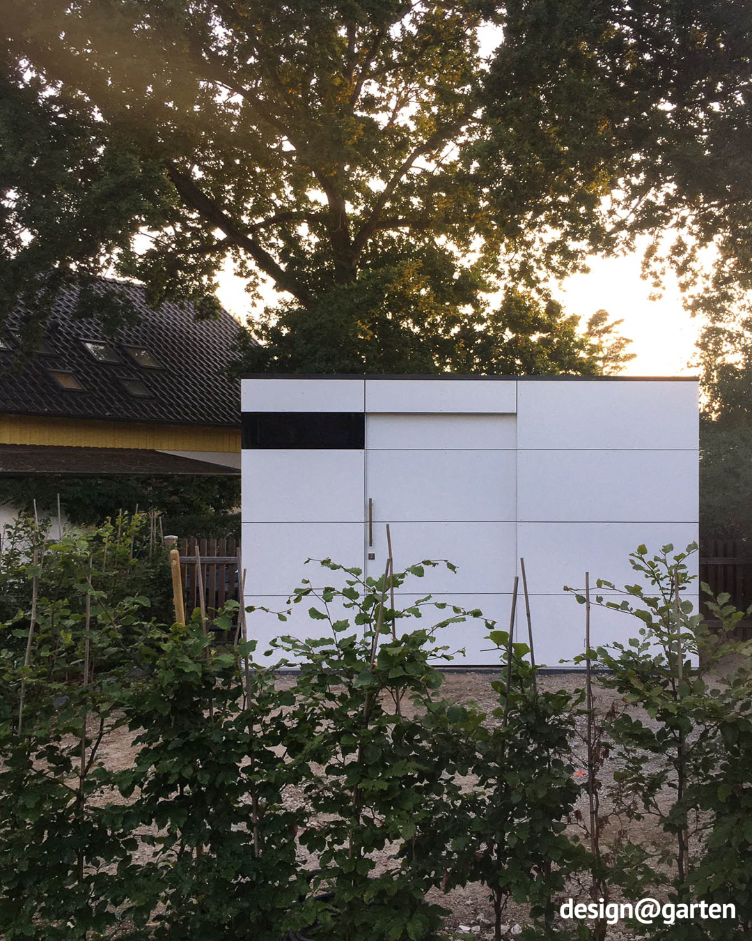 Esclusiva casetta da giardino bianca