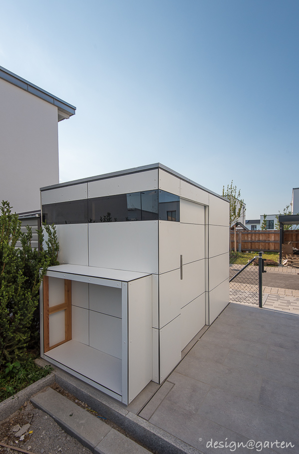 Soluzione efficiente per gli spazi: la casetta da giardino con tetto piano in HPL